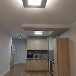 Z Parkingiem, Obok Metra. Apartman Varsó