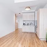 Apartman Z Parkingiem, Obok Metra. Varsó
