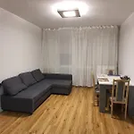 Apartmán Z Parkingiem, Obok Metra.