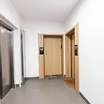 Z Parkingiem, Obok Metra. Varšava