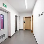 Apartment Z Parkingiem, Obok Metra.