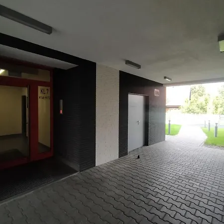 Z Parkingiem, Obok Metra. Apartmán Varšava