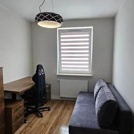 Z Parkingiem, Obok Metra. Varsovie