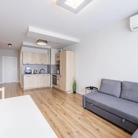 Apartament Z Parkingiem, Obok Metra.