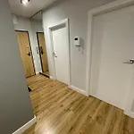 Z Parkingiem, Obok Metra. Apartamento