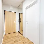 Apartamento Z Parkingiem, Obok Metra. *