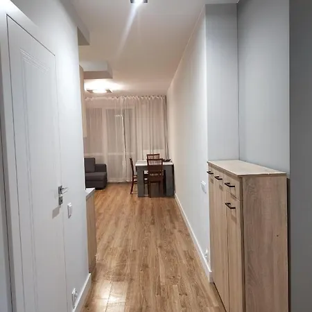 Z Parkingiem, Obok Metra. * Varsavia