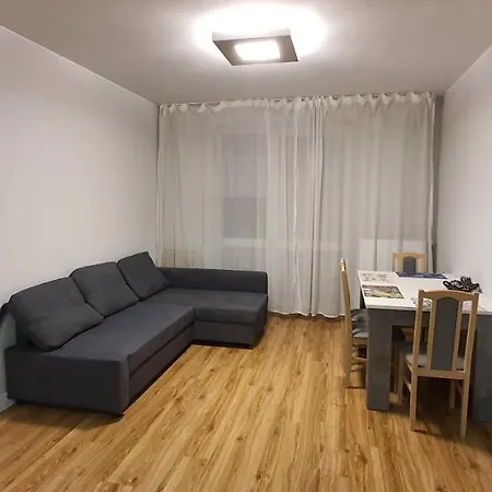 Apartment Z Parkingiem, Obok Metra.