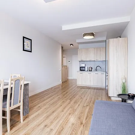 Z Parkingiem, Obok Metra. Varsavia