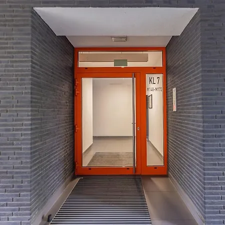 Z Parkingiem, Obok Metra. Apartment Warsaw