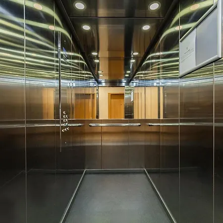 Z Parkingiem, Obok Metra. Apartment