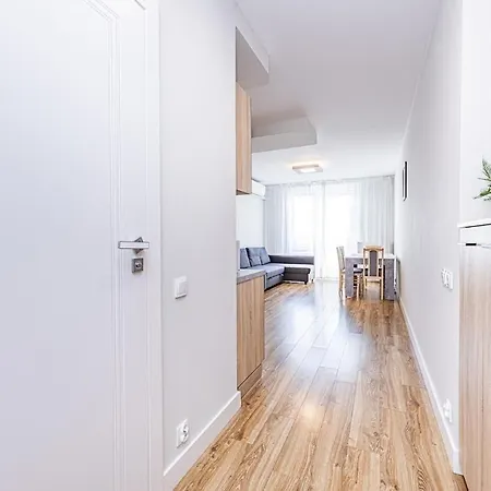 Z Parkingiem, Obok Metra. Apartment Warsaw