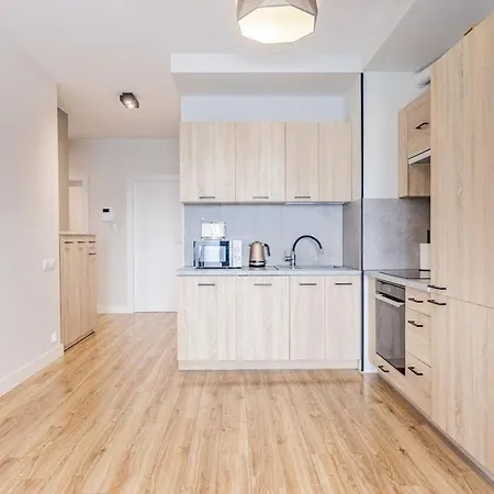 Z Parkingiem, Obok Metra. * Varsavia